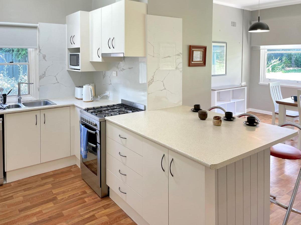 Leafy Secluded Retreat In East * Tamworth